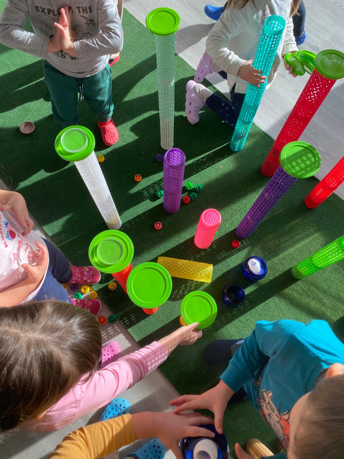 WORSHOP - Esplorazione di scarti, materiali e di ambienti formativi ed educativi